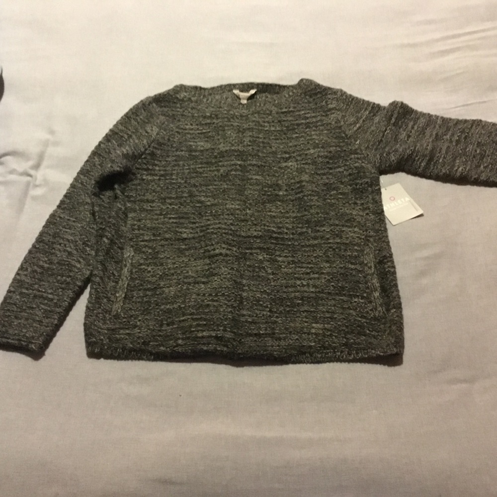 Athleta sweater with kangaroo front pocket.
